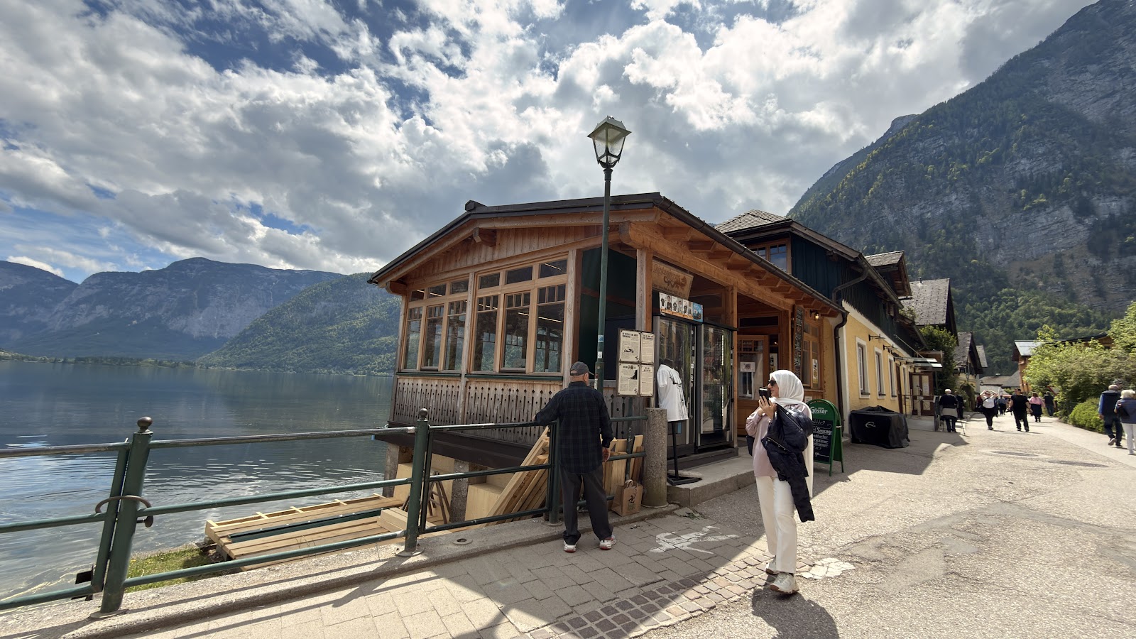 Complete lakeside timber exterior of Tera Hen Cafe